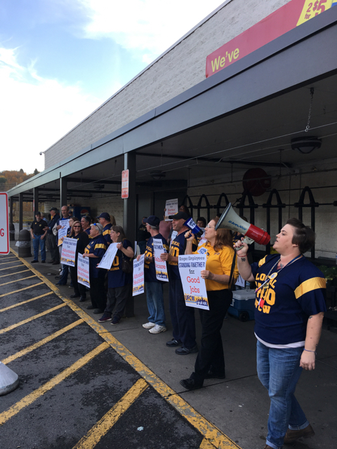 Hundreds of Kroger Workers Hold Rallies for Fourth Week In A Row