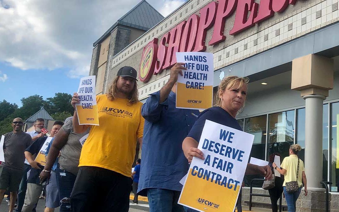 Giant & Safeway Stewards Protesting to Support Shoppers Workers